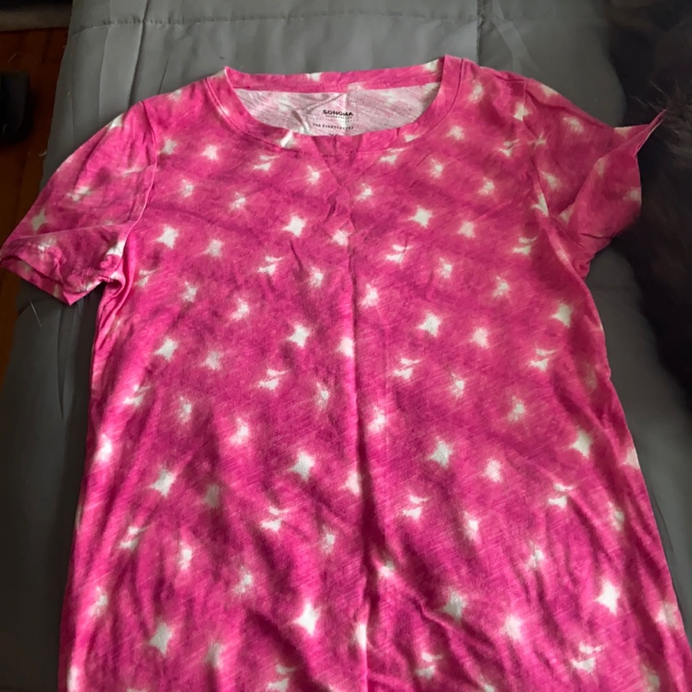 pink & white t shirt